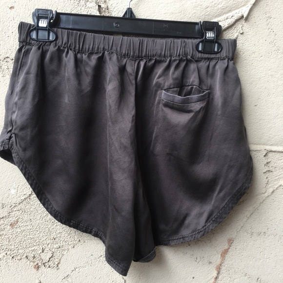 Lunya 100% Washable Silk Shorts in Eclipse Size XS/S - Picture 5 of 10